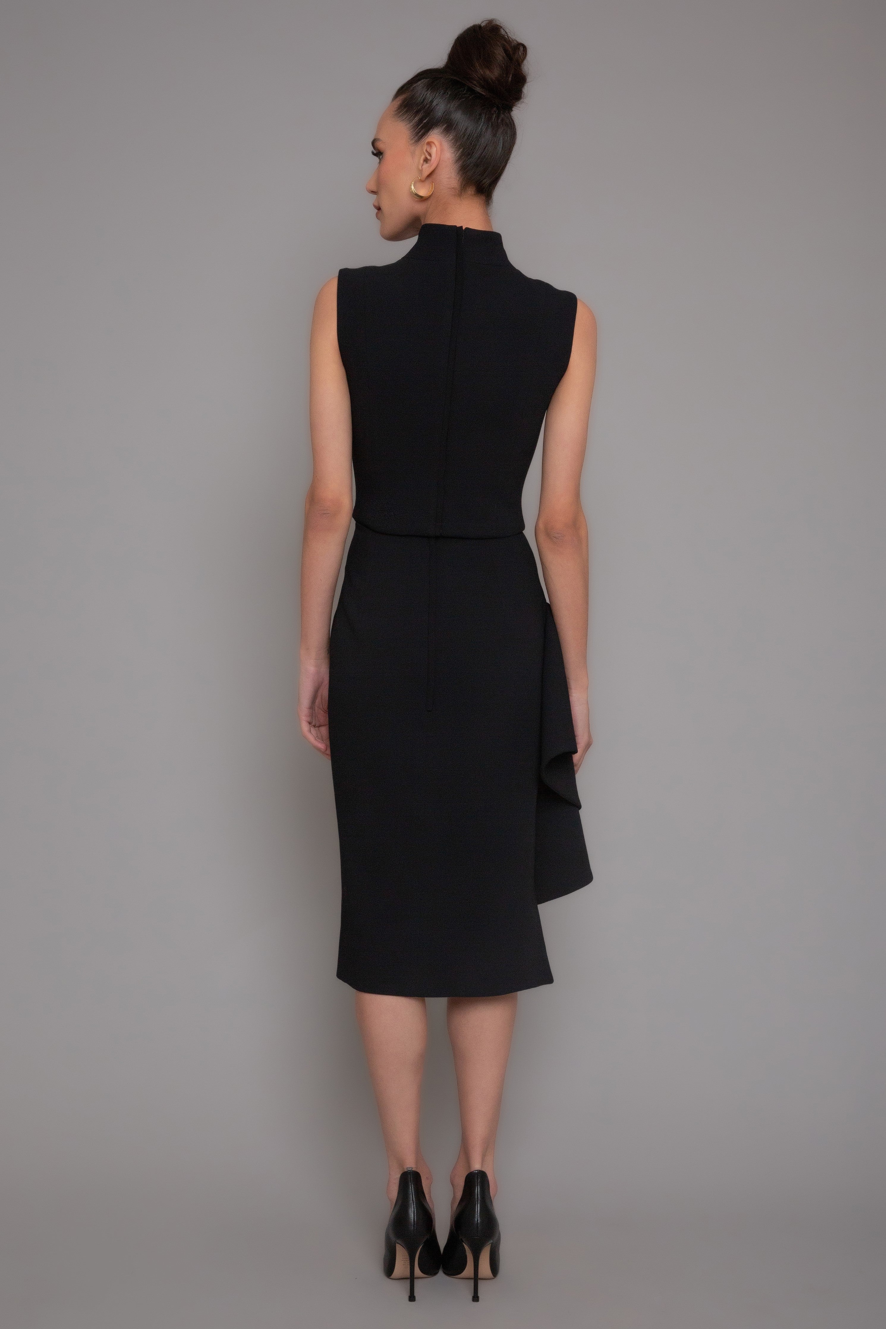 Cropped Neck